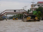 barges on canal.JPG (139 KB)